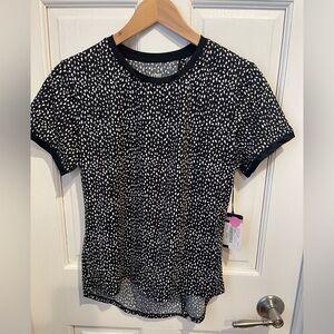 Tail Black and White Dotted Short Sleeve Active Top With SPF 50 Women’s M
